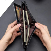 Carteira Masculina Slim em Couro Bullcaptain Modelo Lucian Mostrando Compartimento de Notas